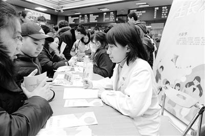 蘭州大學第一醫(yī)院舉行“新年！新高度！”兒童保健義診活動