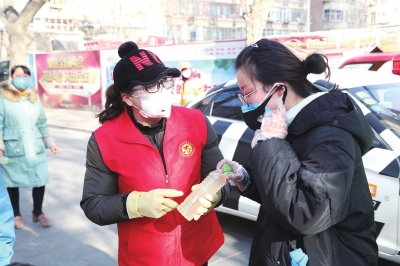 用點滴善舉筑就強大正能量 蘭州市各級道德模范、蘭州好人齊心援助抗擊疫情一線