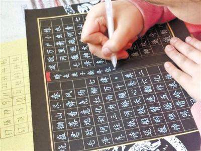 驚艷！9歲小女娃手寫(xiě)“印刷體”字帖