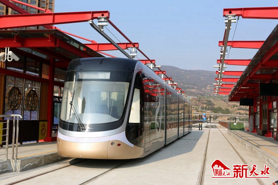 王銳調(diào)研有軌電車示范線一期工程、工業(yè)博物館等項(xiàng)目建設(shè)情況