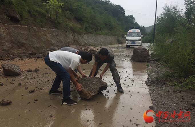 康縣長壩鎮(zhèn)：鏟車、120合力“逆行”救援群眾  