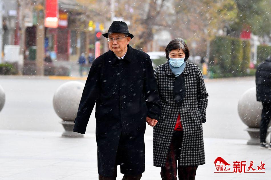 初雪來了！一起在天水街頭，共赴“白頭”！