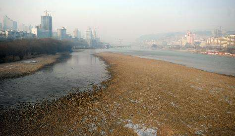 市民：黃河水位大降會(huì)不會(huì)影響供水？ 水務(wù)部門(mén)：枯水期流量偏小屬于正?，F(xiàn)象