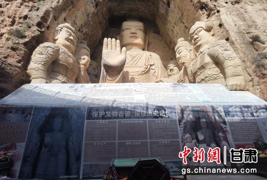 時下，中國“石窟鼻祖”天梯山石窟第13窟大佛足部與局部危巖體搶救性保護(hù)項目正在施工。圖為施工現(xiàn)場。陳曉斌 攝