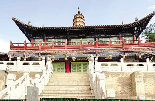 白塔寺閉門謝客，何時(shí)開放？管理處：白塔基礎(chǔ)出現(xiàn)病害圍擋施工，預(yù)計(jì)年底前完工