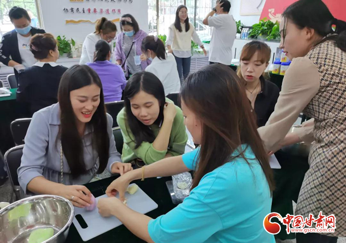 解鎖新技能！蘭州七里河區(qū)秋天的第一份手工月餅來了