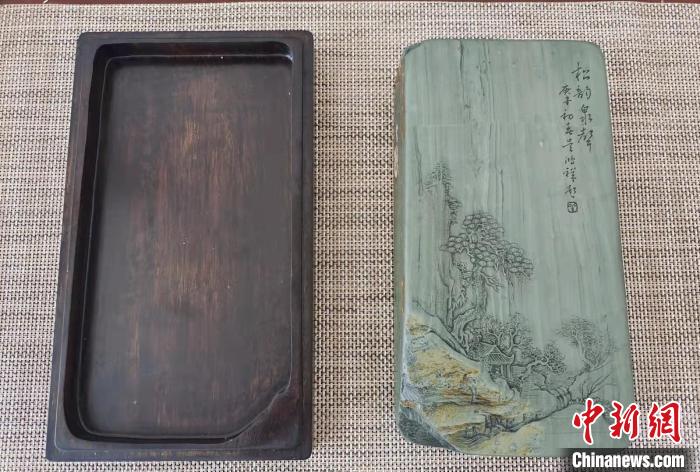 圖為盧保勝為提升洮硯文化內(nèi)涵，制作“一硯一銘、一盒一拓”成品展示?！堟?攝
