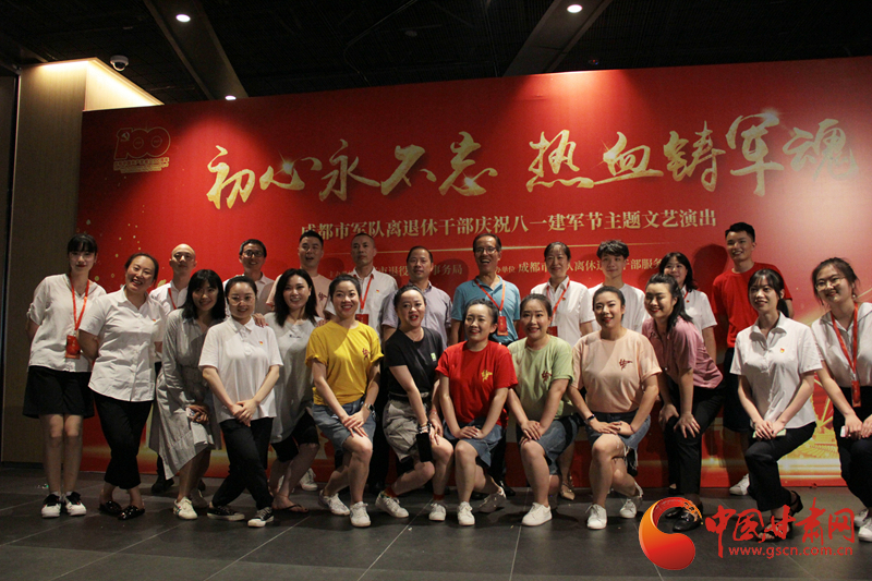 【蘭大新聞學(xué)子重走西北角】不變的軍旅情，不滅的舞臺(tái)夢(mèng)——記原成都軍區(qū)政治部戰(zhàn)旗文工團(tuán)國(guó)家一級(jí)演員楊思遠(yuǎn)