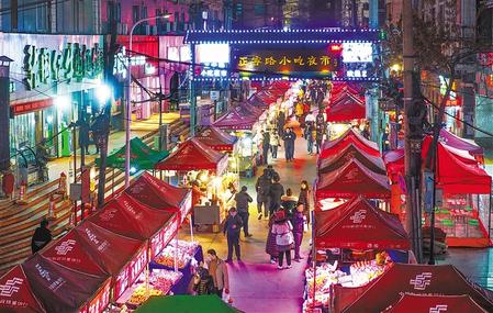 蘭州市城關(guān)區(qū)正寧路小吃夜市、南關(guān)民族風(fēng)味一條街恢復(fù)營業(yè)