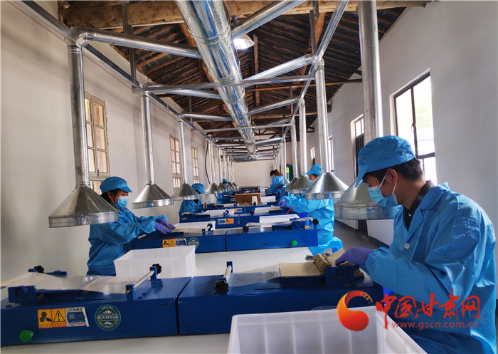 《甘肅省工程建設(shè)領(lǐng)域農(nóng)民工工資專(zhuān)用賬戶(hù)管理暫行辦法實(shí)施細(xì)則》出臺(tái)