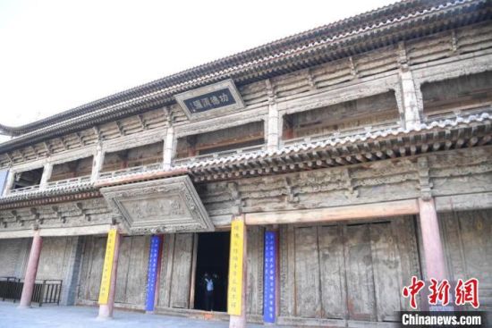 圖為張掖大佛寺建筑外圍?！钇G敏 攝