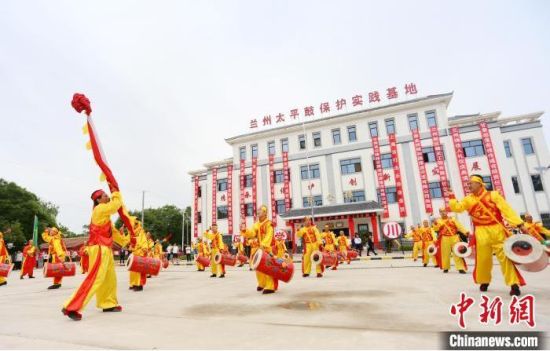 2021年6月30日，蘭州太平鼓教育保護(hù)實踐基地啟動儀式在蘭州新區(qū)舉行。(資料圖) 高展 攝
