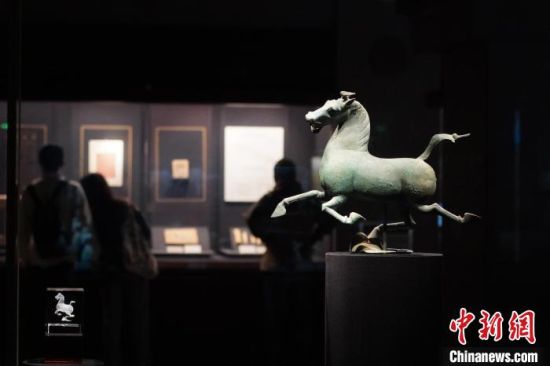 甘肅省博物館展出的“銅奔馬”。
