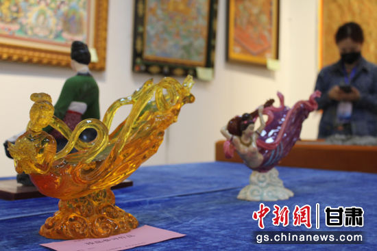 圖為敦煌飛天造型的作品。徐雪 攝