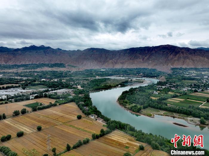 圖為黃河岸畔景色。(資料圖) 李玉峰 攝