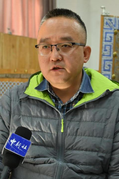 謝焱，甘肅省文物考古研究所副研究館員、考古研究二部主任、田野考古項(xiàng)目負(fù)責(zé)人。主持參與了張家川馬家塬戰(zhàn)國西戎墓地、臨潭磨溝齊家文化墓地等20多項(xiàng)考古調(diào)查、發(fā)掘工作，曾獲得中國國家文物局田野考古二、三等獎，“十二五”文物保護(hù)科學(xué)和技術(shù)創(chuàng)新二等獎等榮譽(yù)。