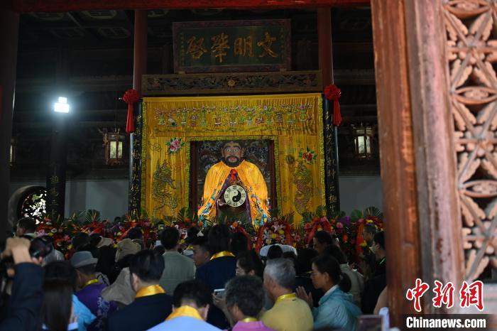 6月21日，2024(甲辰)年公祭中華人文始祖伏羲大典在甘肅天水舉行，來自海峽兩岸及港澳地區(qū)約500人現(xiàn)場共祭中華人文始祖伏羲。中新社記者 李亞龍 攝