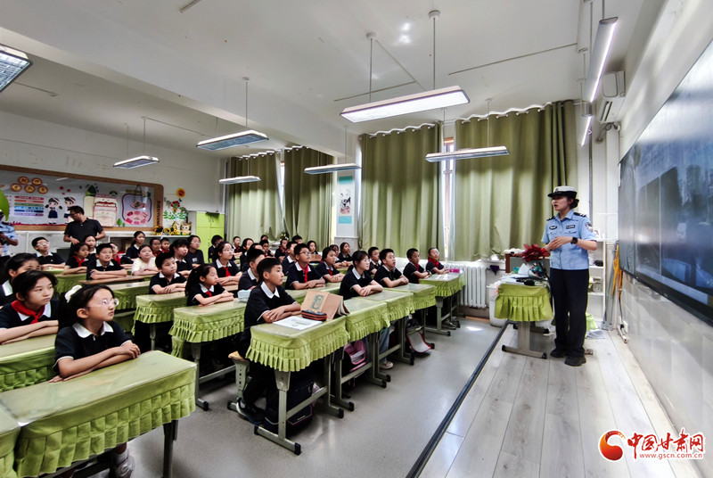 知危險、會避險 蘭州交警開展暑假交通安全宣傳